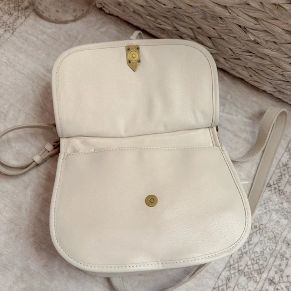 The Sak Playa Leather Saddle Bag - Picture 4 of 11